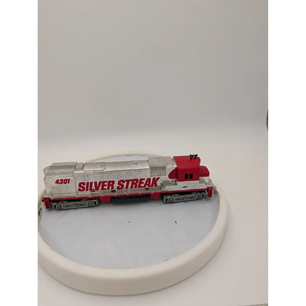 Silver‎ Streak 4301 Diesel Locomotive Model Train Engine Red Silver HO Scale
